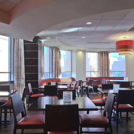 Hampton Inn & Suites Columbus-Downtown, Ohio-2